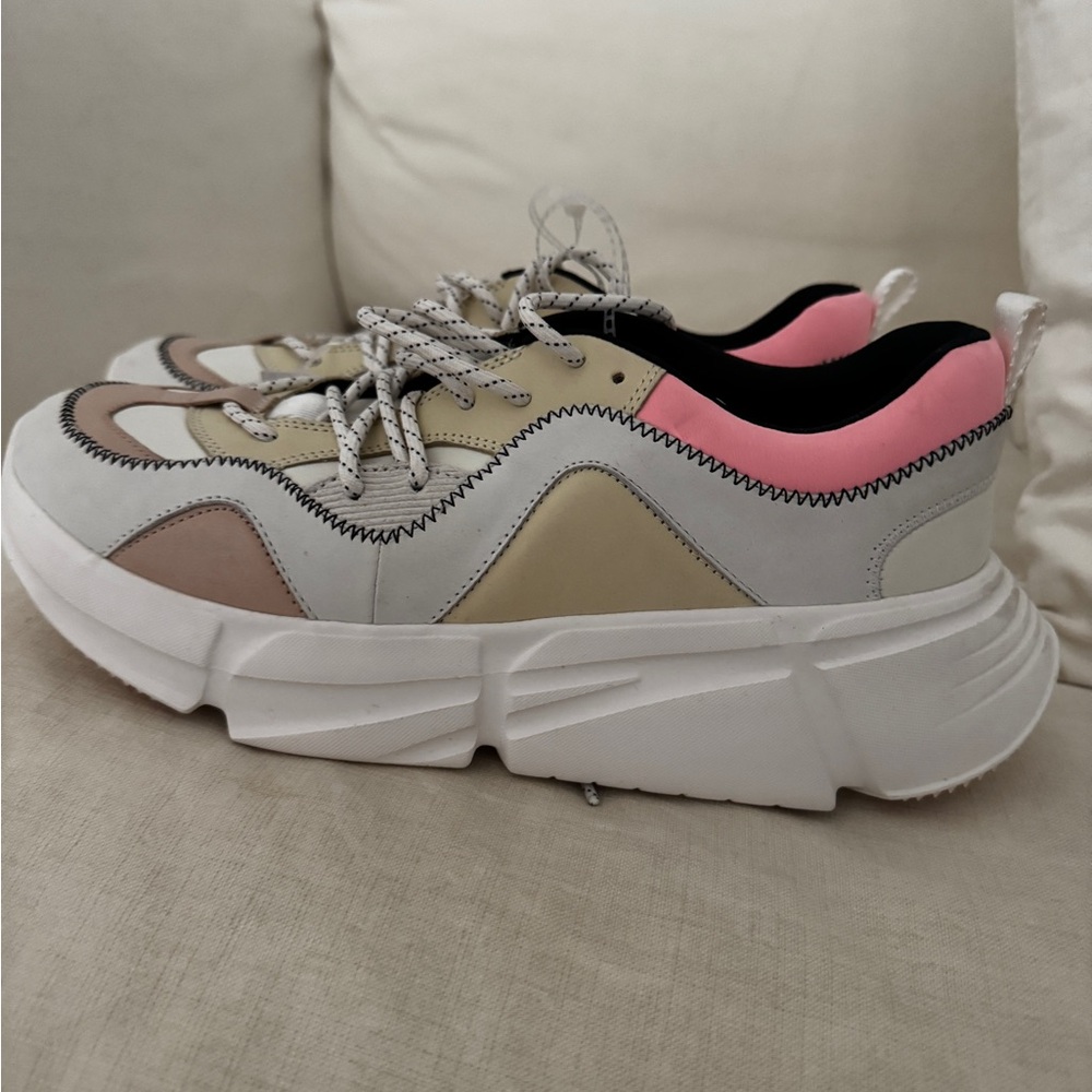 UGG Calle Lace Leather Chunky Sneakers Size 10